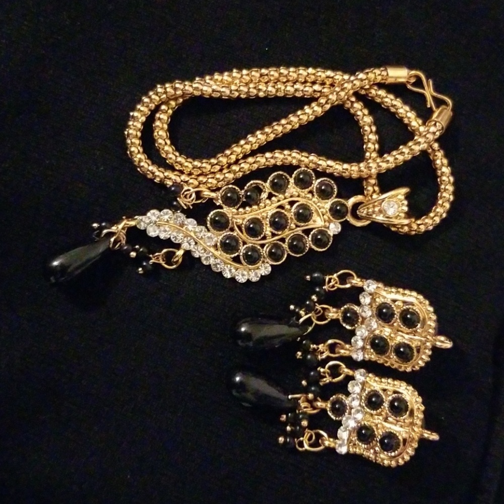 Necklace and earrings set